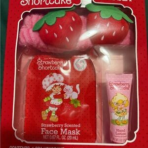 Strawberry Shortcake Skincare Set Face Mask & Hand Lotion & Headband - Pink/Red
